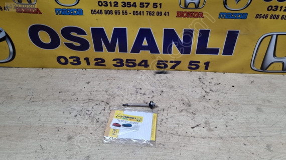 Honda kapak civatsı