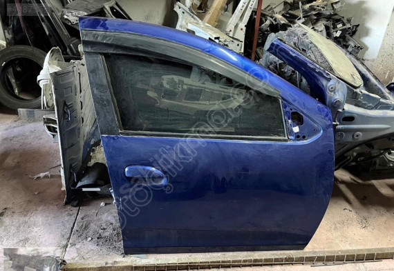 DACİA DUSTER SAĞ ÖN KAPI ORJİNAL SÖKME BOYASIz