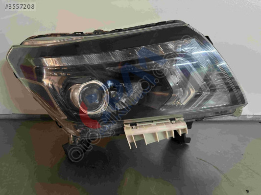 NİSSAN NAVARA SAĞ ÖN FAR 2568704300