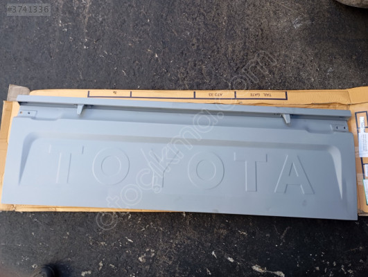 Toyota Hilux bagaj kapağı