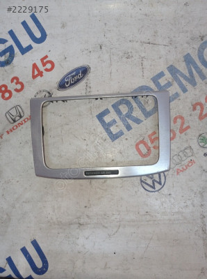 3C0858069B 06-10 B6 HİGHLİNE ORJ. ÇIKMA EKRAN ÇEVÇEVESİ TRİM