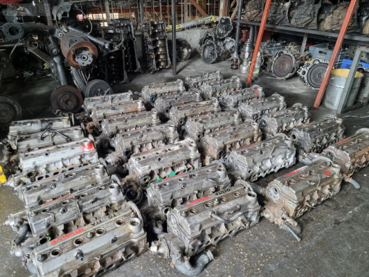 TOYOTA 1990 MODEL COROLLA 1.6 KARBIRATÖRLÜ SİLİNDİR KAPAĞI
