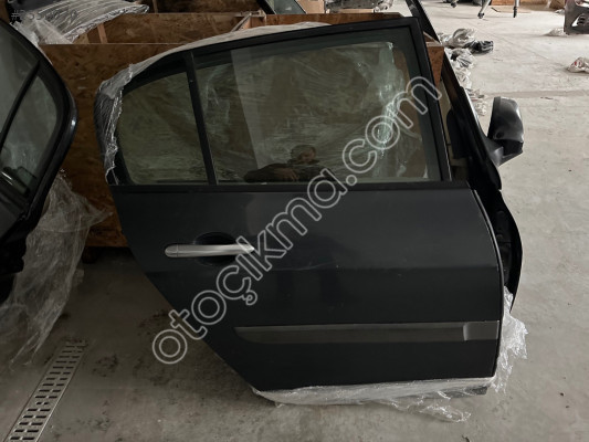 RENAULT MEGANE 2 ÇIKMA ORJİNAL HATASIZ DOLU SAĞ ARKA KAPI N2