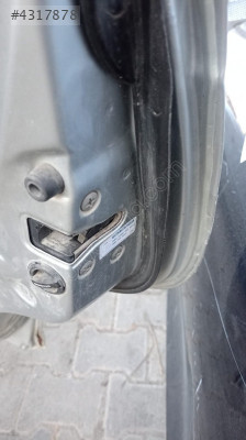 toyota carina sağ arka kapı kilidi