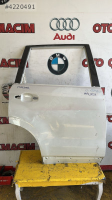 SUBARU FORESTER SAĞ ARKA KAPI