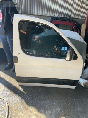 Citroen Berlingo sağ ön kapı orijinal