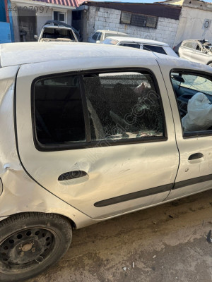 RENAULT CLİO SAĞ ARKA KAPI ÇIKMA ORJİNAL