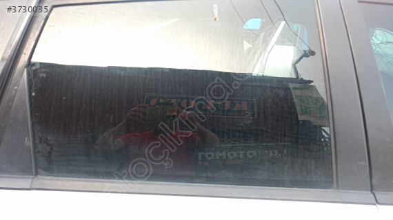 ford fiesta sağ arka kapı camı