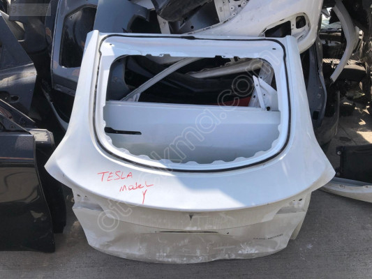 TESLA MODEL Y BAGAJ KAPAĞI