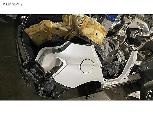 BMW F20 SAĞ ARKA ÇAMURLUK KESME KONUK OTO 05366077016