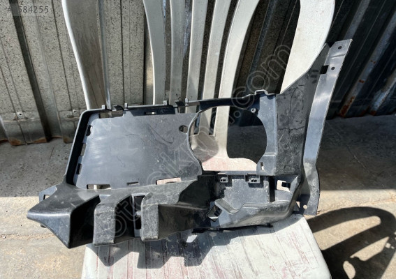 BMW 1 SERİSİ F20 SOL SİS FARI BRAKETİ