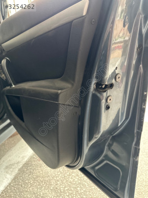 Peugeot 407 ön sağ kapı kilidi