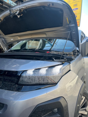 Her türlü araçın far tamiri stop tamiri yapılır