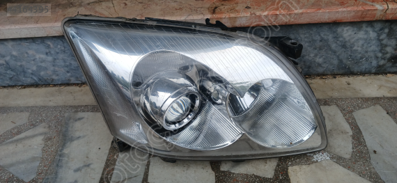 Toyota avensis sağ far