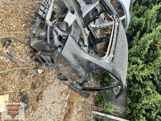 RENAULT LAGUNA 3 SAĞ ARKA ÇAMURLUK