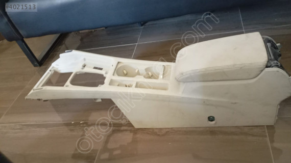 VOLKSWAGEN PASSAT B8 ORTA KONSOL BARDAKLIK KOL DAYAMA BEJ RENK