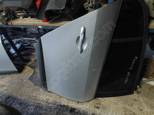 RENAULT FLUENCE SAĞ ARKA KAPI ORJİNAL OTO FEDAİ