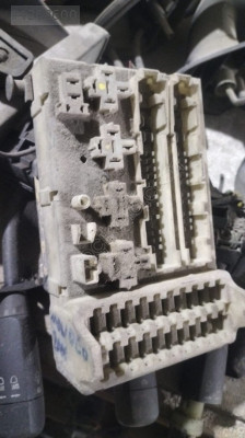 93bg-14a73-ee Ford Mondeo 2000 sigorta kutusu