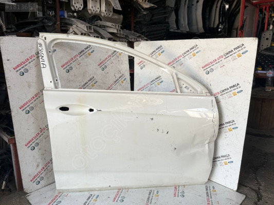 Opel İnsignia sağ ön kapı (az hasarlı)