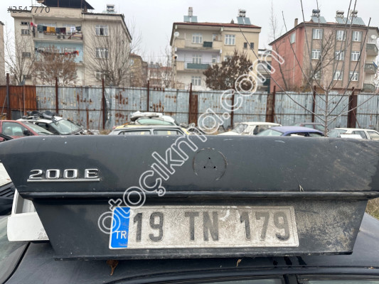 Mersedes e 200 arka bağaj kapağı