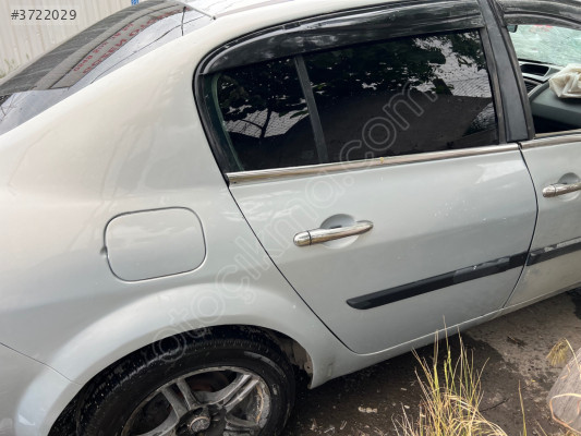 RENAULT MEGANE 2 SAĞ SOL ARKA ÇAMURLUK ADET FİYATI 10.000 TL