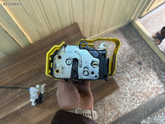 Orjinal Çıkma Fiat Fiorino Sol Ön Kapı Kilidi