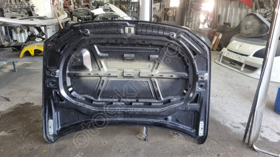 Wolksvagen passat 2017 model on motor kaputu