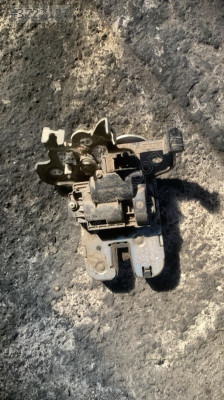 8R0827505 audi Q7 bagaj kilidi