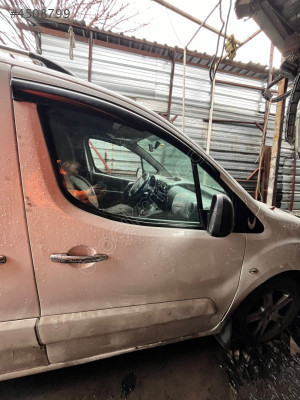 Partner Sağ Ön Kapı