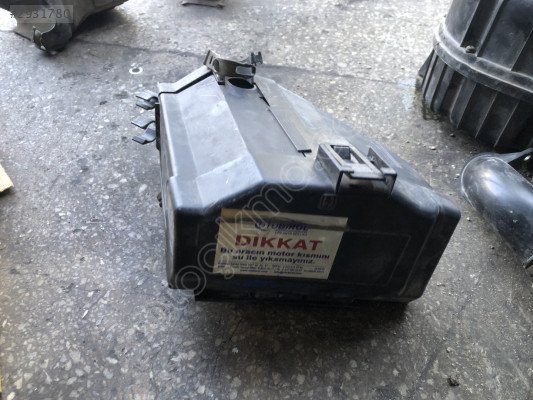 RENAULT SCENİC 1 SİGORTA KUTUSU