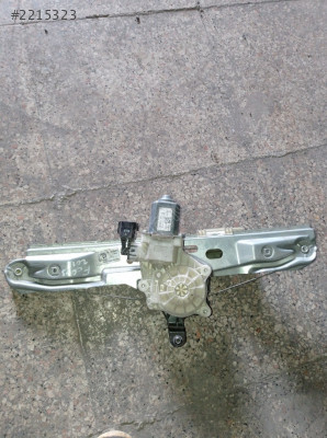 BM51A27001BE 15-19 FOCUS EOL ARKA KAPI CAM KRİKOSU