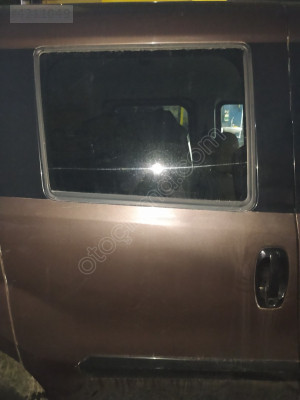 Fiat Doblo 4 hatasız sağ orta kapı