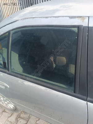 Nissan Primera kapı camları takım