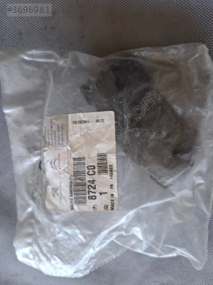 Peugeot 206 bagaj kilidi karşılığı 8724 C0