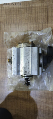 Golf 5 1.6 fsi BAG yakıt basınç pompası 4 civatalı 03C127025L