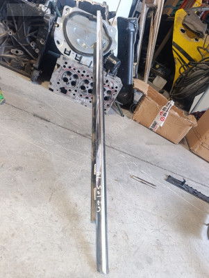 8K0853283H Audi A4 sol ön kapı sıyırıcı
