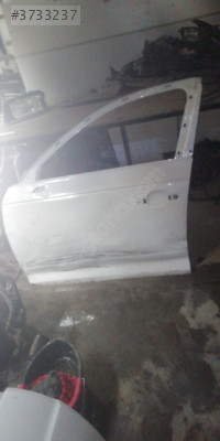 Audi A4 sol ön kapı çıkma