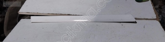 8P4853964 orj audi a3 sağ arka kapı bandı