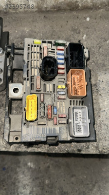 9675877980 CİTROEN C4 C5 PEUGEOT 508 RCZ SİGORTA KUTUSU