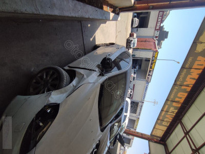 2014 volvo v40 cam tavanlı sedef rengi 196 binde sadece bir çamur