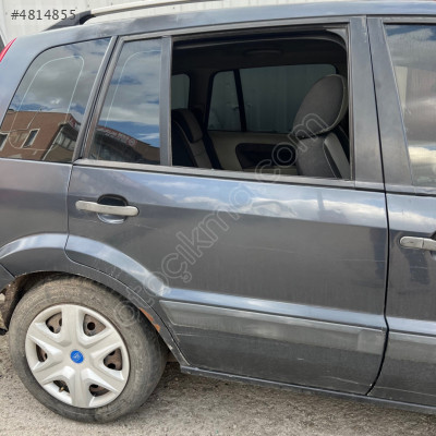 FORD FUSİON  SAĞ ARKA KAPI 