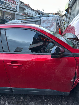 Peugeot 2008 sağ ön kapı bütün parçaları mevcut