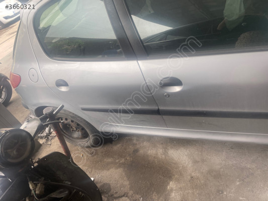 Peugeot 206 sağ arka kapı gri