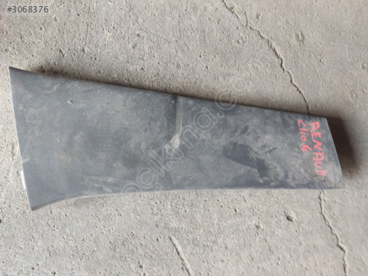 Renault Clio 4 sağ direk plastik