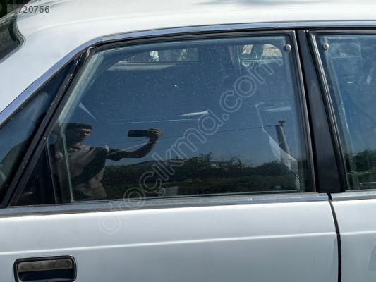 MAZDA 626 SAĞ ARKA KAPI CAMI