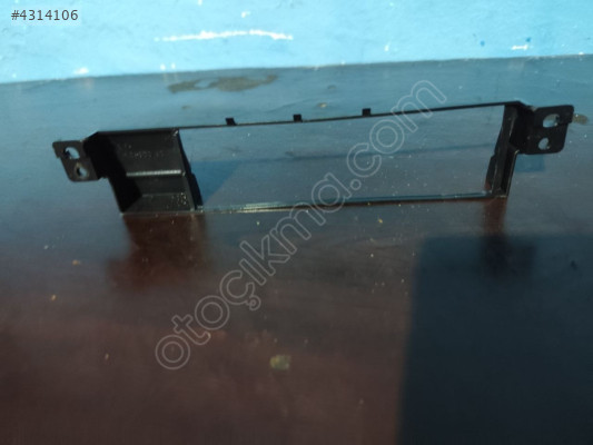 BMW E46 TEYP ÇERÇEVESİ ÜST ÇITASI