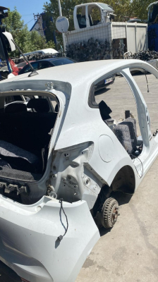 RENAULT CLİO5 SAĞ ARKA KESME ÇAMURLUK OTO FEDAİ