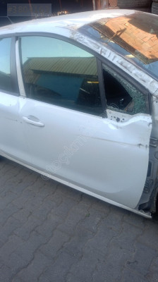 peugeot 208 sağ ön kapı