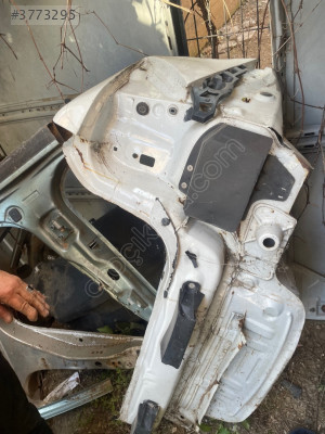 Hyundai accent blue sağ arka çamurluk stop