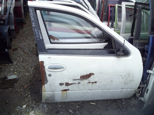 Nissan bluebird sağ ön kapı